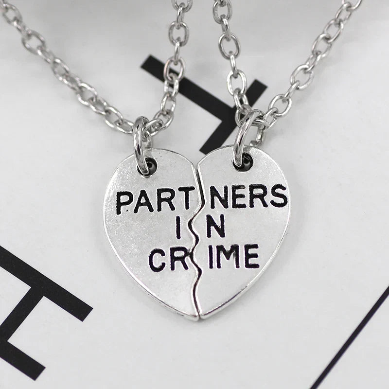 2pcs/set Splicing Necklace Heartbroken Pendant Necklace Men and Women