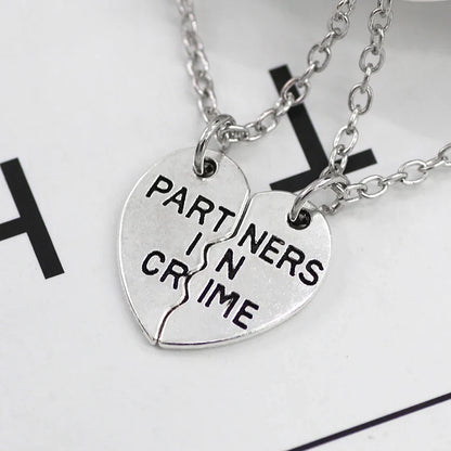 2pcs/set Splicing Necklace Heartbroken Pendant Necklace Men and Women