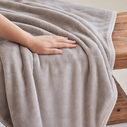 Foldable Blanket Solid Color Flannel Throw Blanket Lightweight Plush Bed Cover Soft Fuzzy Sofa Blanket for Cozy Nap Sleeping