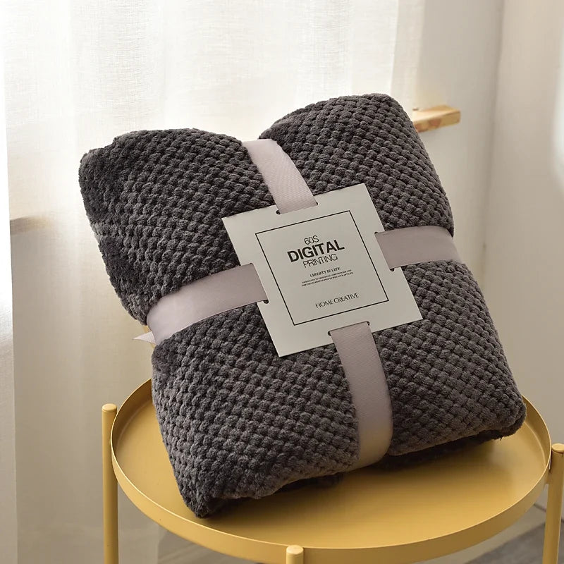Fluffy Coral Velvet Blanket Flannel Plush Comfortable Thickened and Warm Soft Sofa Throw Blanket for Air-Conditioned Room Luxury